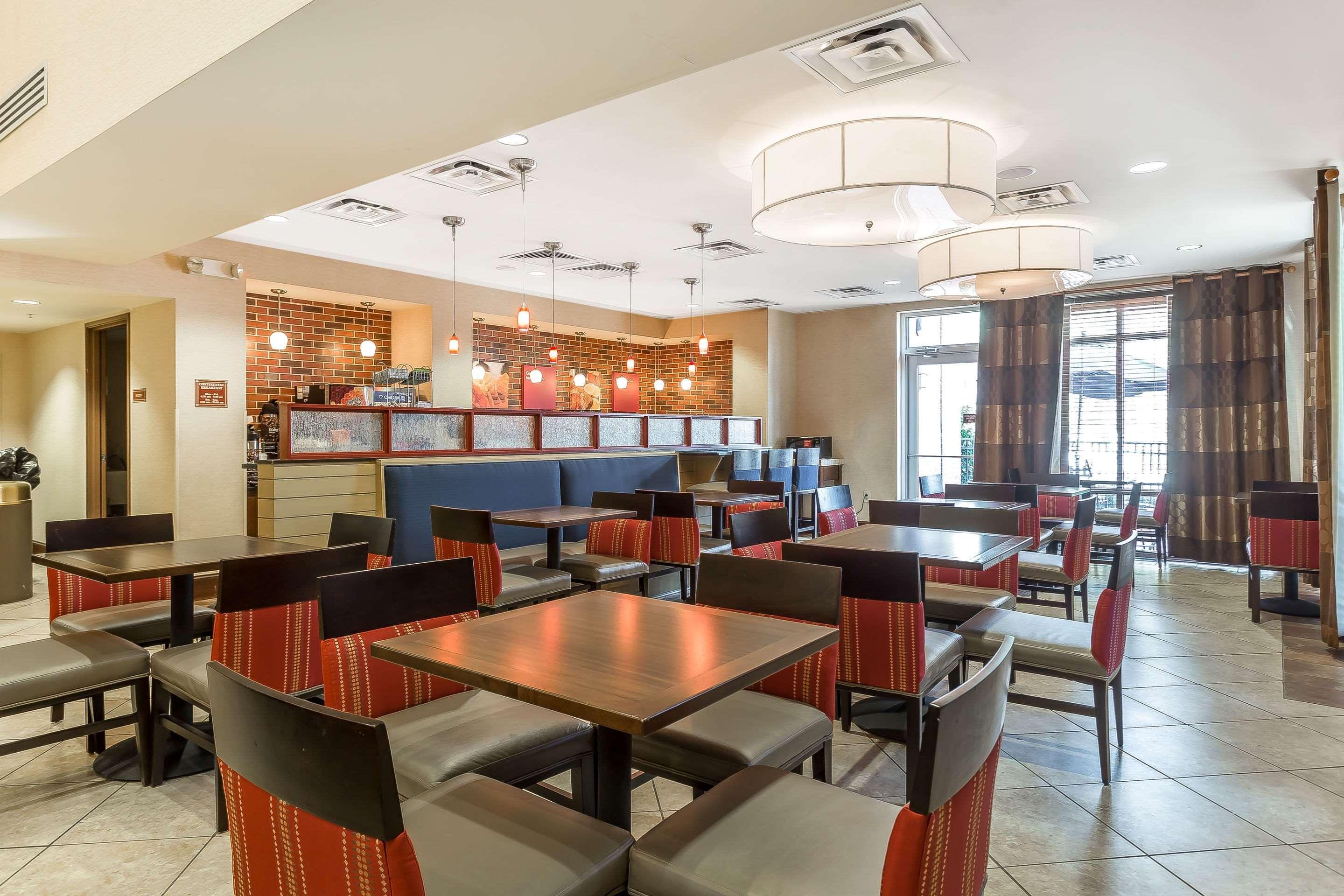 Comfort Suites Charleston West Ashley Εξωτερικό φωτογραφία