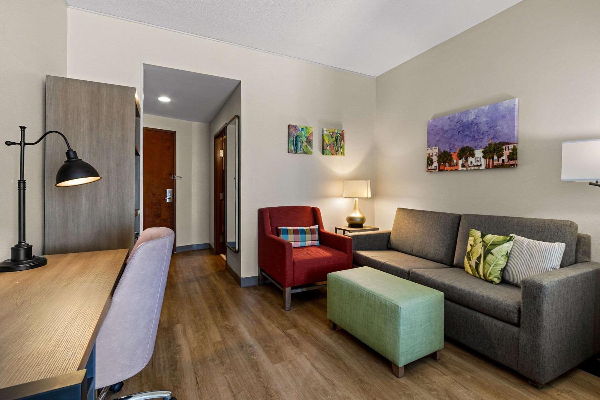 Comfort Suites Charleston West Ashley Εξωτερικό φωτογραφία